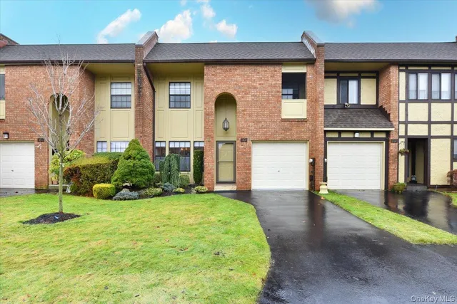 $899,000 | 10 Southgate Circle, Massapequa Park, NY 11762