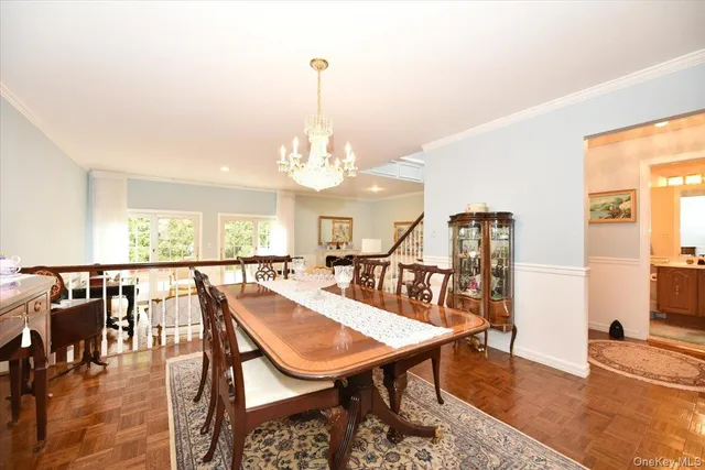 $899,000 | 10 Southgate Circle, Massapequa Park, NY 11762