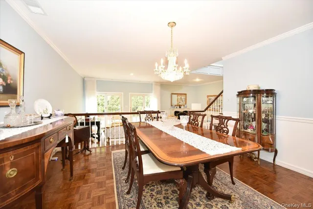 $899,000 | 10 Southgate Circle, Massapequa Park, NY 11762