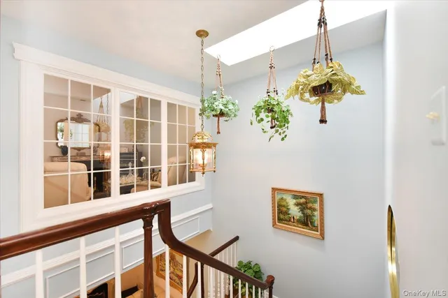 $899,000 | 10 Southgate Circle, Massapequa Park, NY 11762