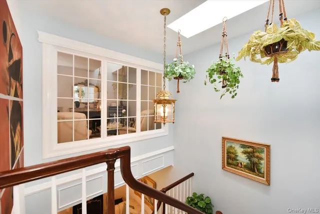 $899,000 | 10 Southgate Circle, Massapequa Park, NY 11762