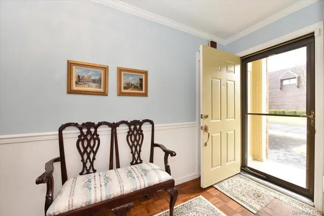 $899,000 | 10 Southgate Circle, Massapequa Park, NY 11762