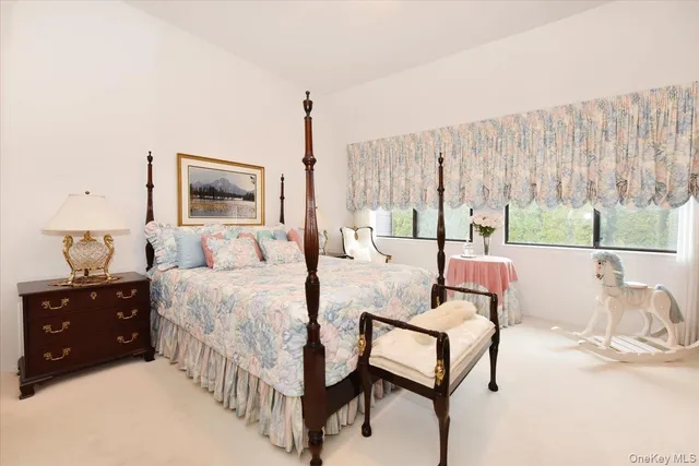 $899,000 | 10 Southgate Circle, Massapequa Park, NY 11762