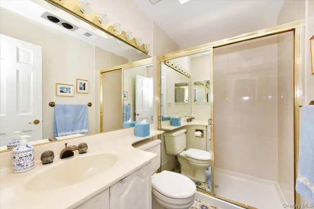 $899,000 | 10 Southgate Circle, Massapequa Park, NY 11762