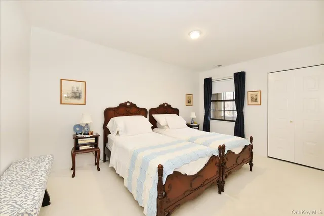 $899,000 | 10 Southgate Circle, Massapequa Park, NY 11762