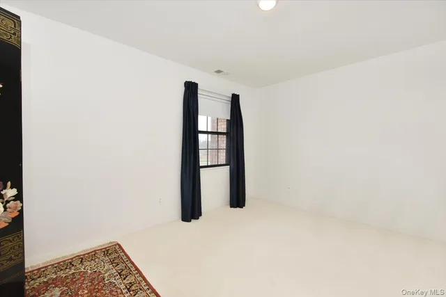 $899,000 | 10 Southgate Circle, Massapequa Park, NY 11762