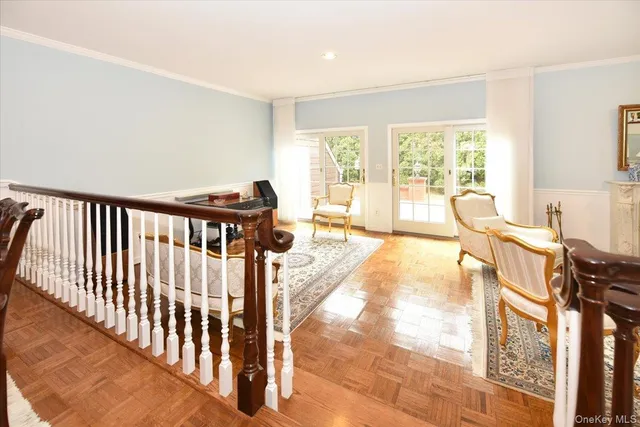 $899,000 | 10 Southgate Circle, Massapequa Park, NY 11762