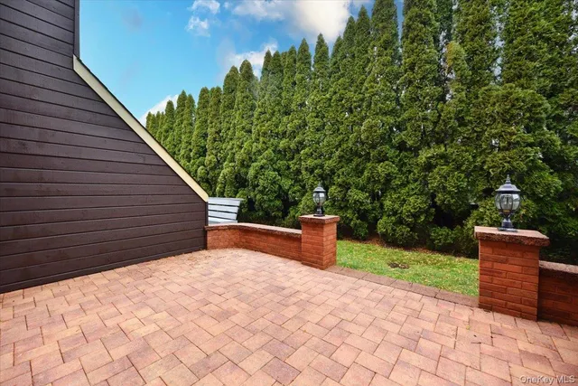 $899,000 | 10 Southgate Circle, Massapequa Park, NY 11762