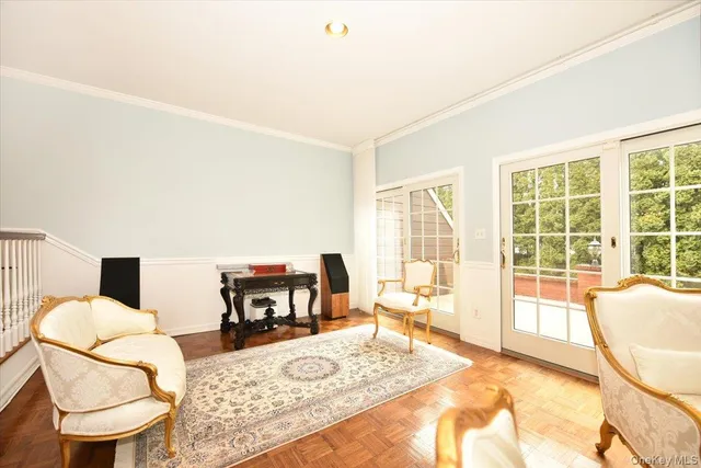 $899,000 | 10 Southgate Circle, Massapequa Park, NY 11762