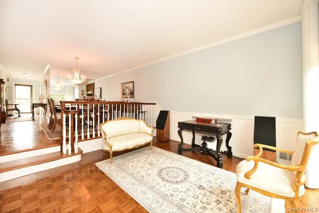 $899,000 | 10 Southgate Circle, Massapequa Park, NY 11762