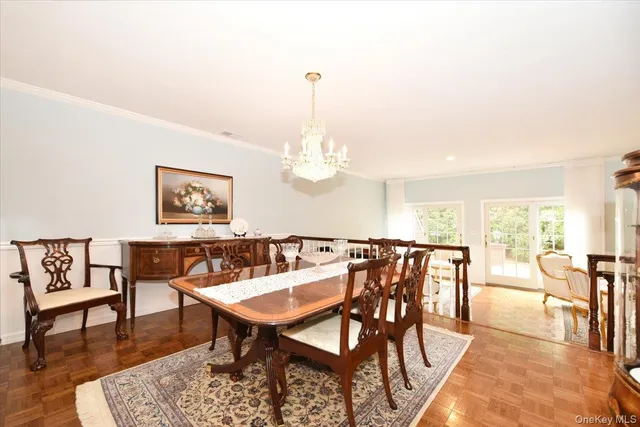 $899,000 | 10 Southgate Circle, Massapequa Park, NY 11762