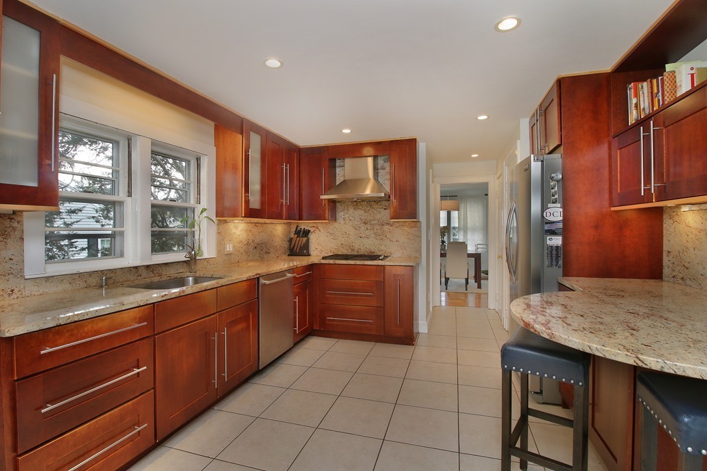 38 Gloucester Road Westwood, MA 02090 - Photo 11 of 26 Gallery Image 11