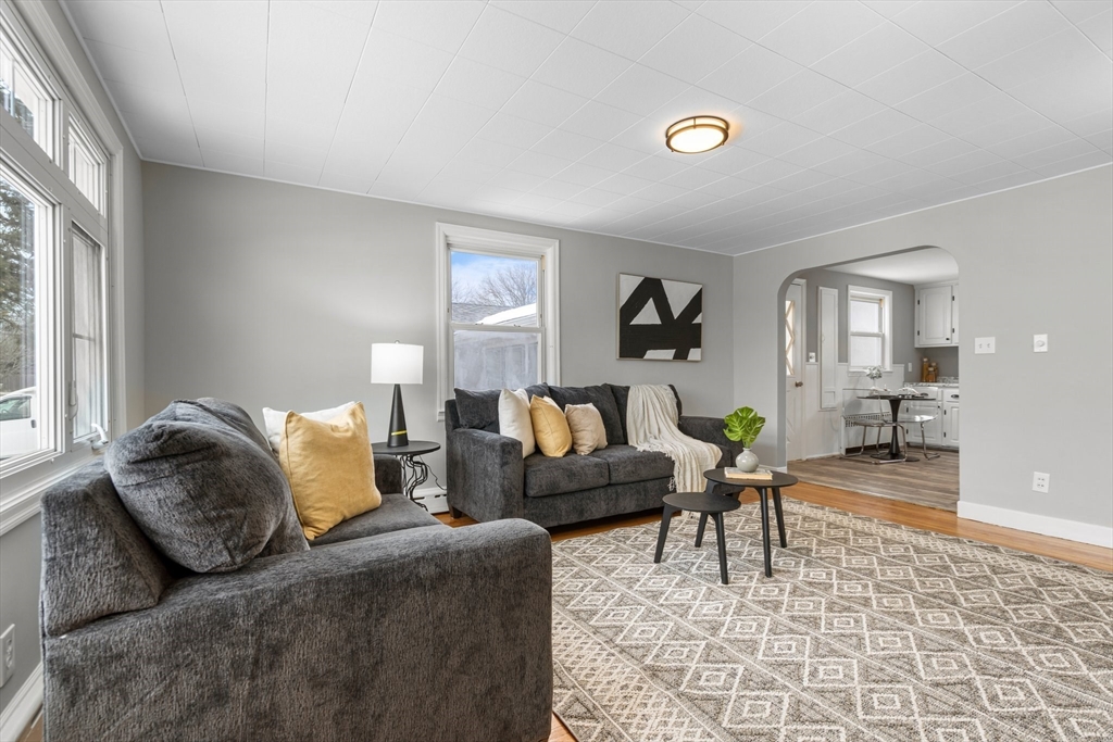228 Sherman Road Somerset, MA 02726 - Photo 4 of 26 Gallery Image 4