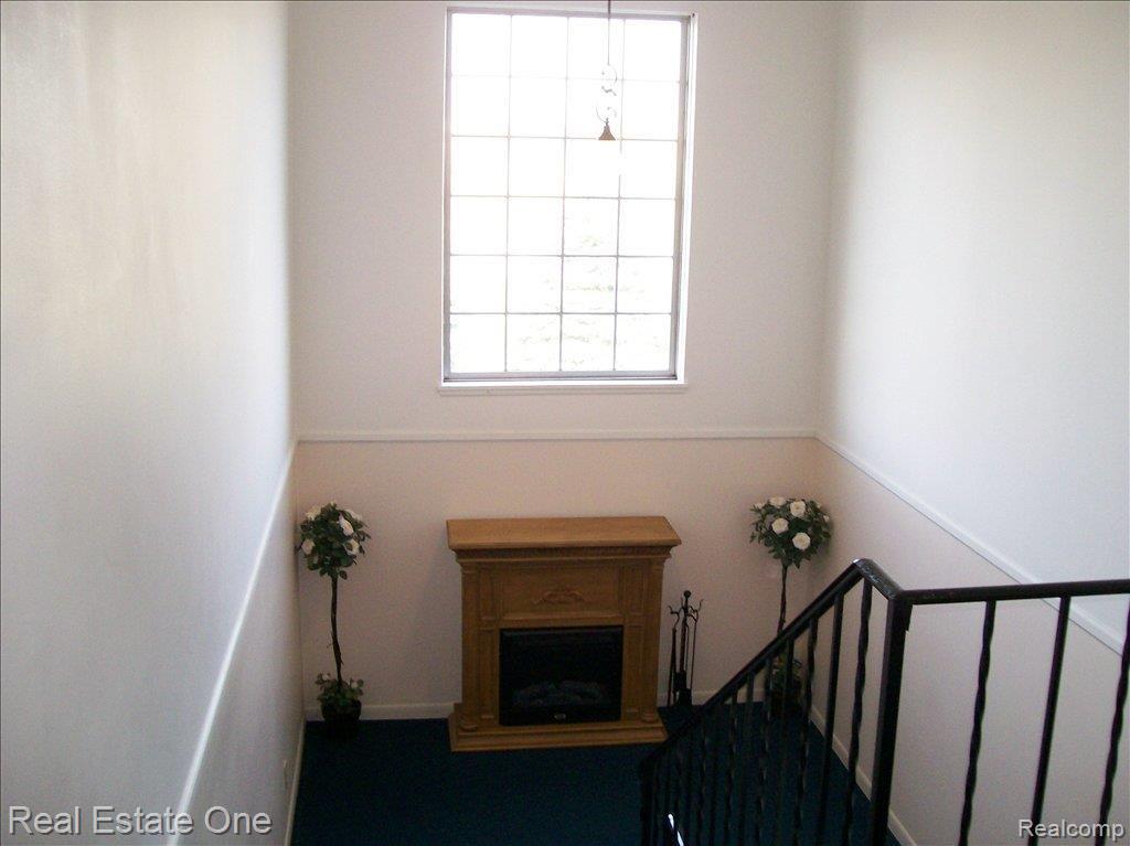 409 West Highland Road Howell, MI 48843 - Photo 4 of 17 foyer