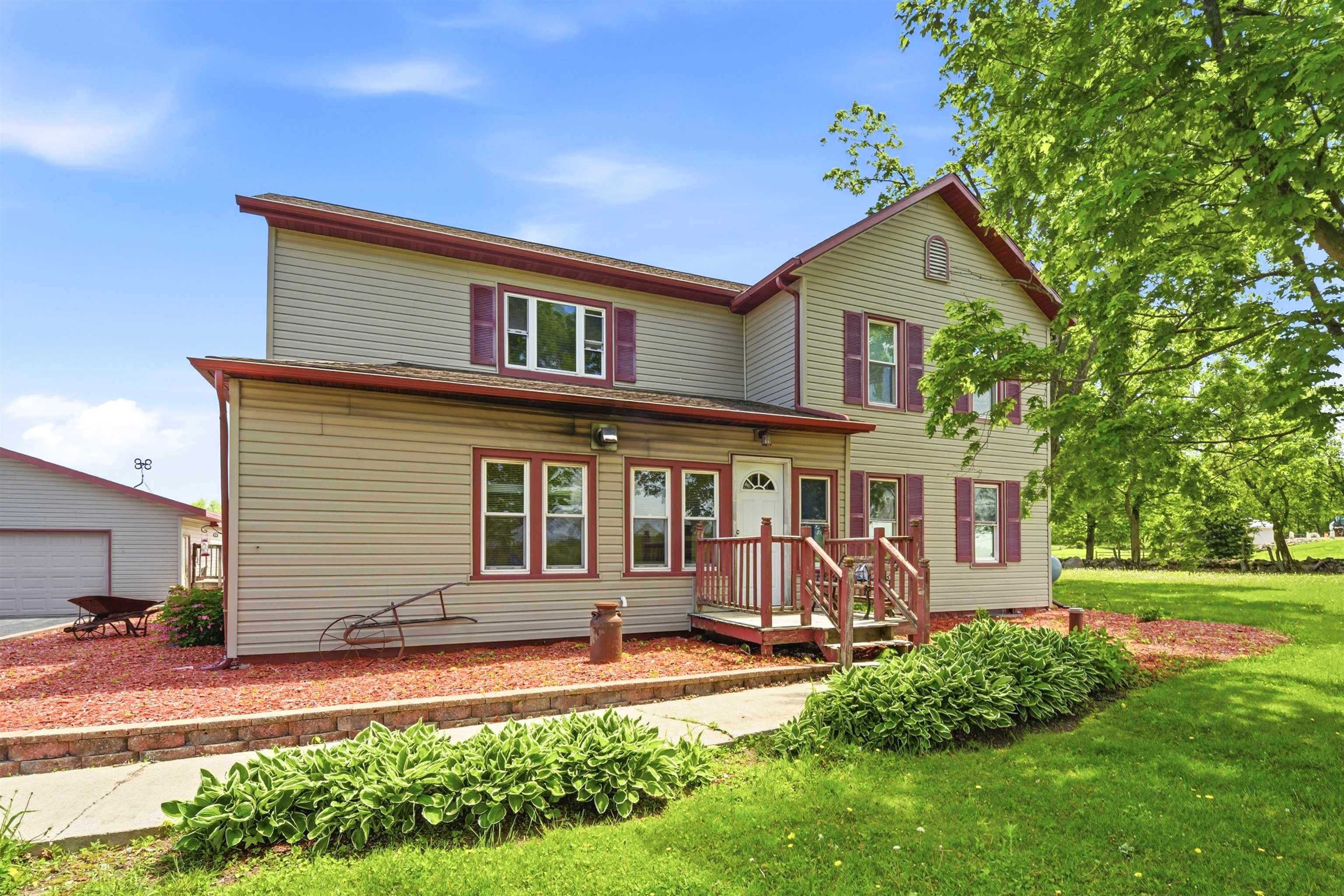 N5460 Collier Road New London, WI 54961 - Photo 2 of 46