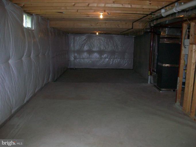 8705 Francesca Drive Clinton, MD 20735 - Photo 3 of 25 a view of room
