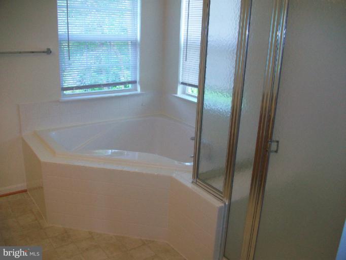 8705 Francesca Drive Clinton, MD 20735 - Photo 22 of 25 a bathroom with bathtub
