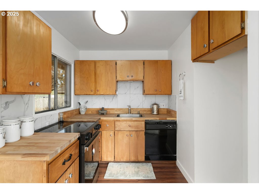 4105 Southeast 76th Avenue Portland, OR 97206 - Photo 13 of 42