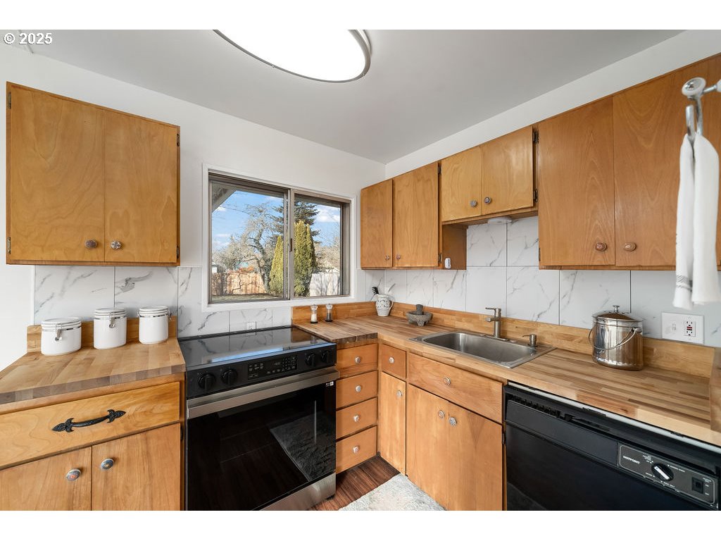 4105 Southeast 76th Avenue Portland, OR 97206 - Photo 14 of 42