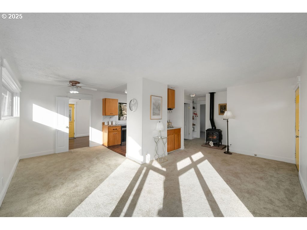 4105 Southeast 76th Avenue Portland, OR 97206 - Photo 6 of 42