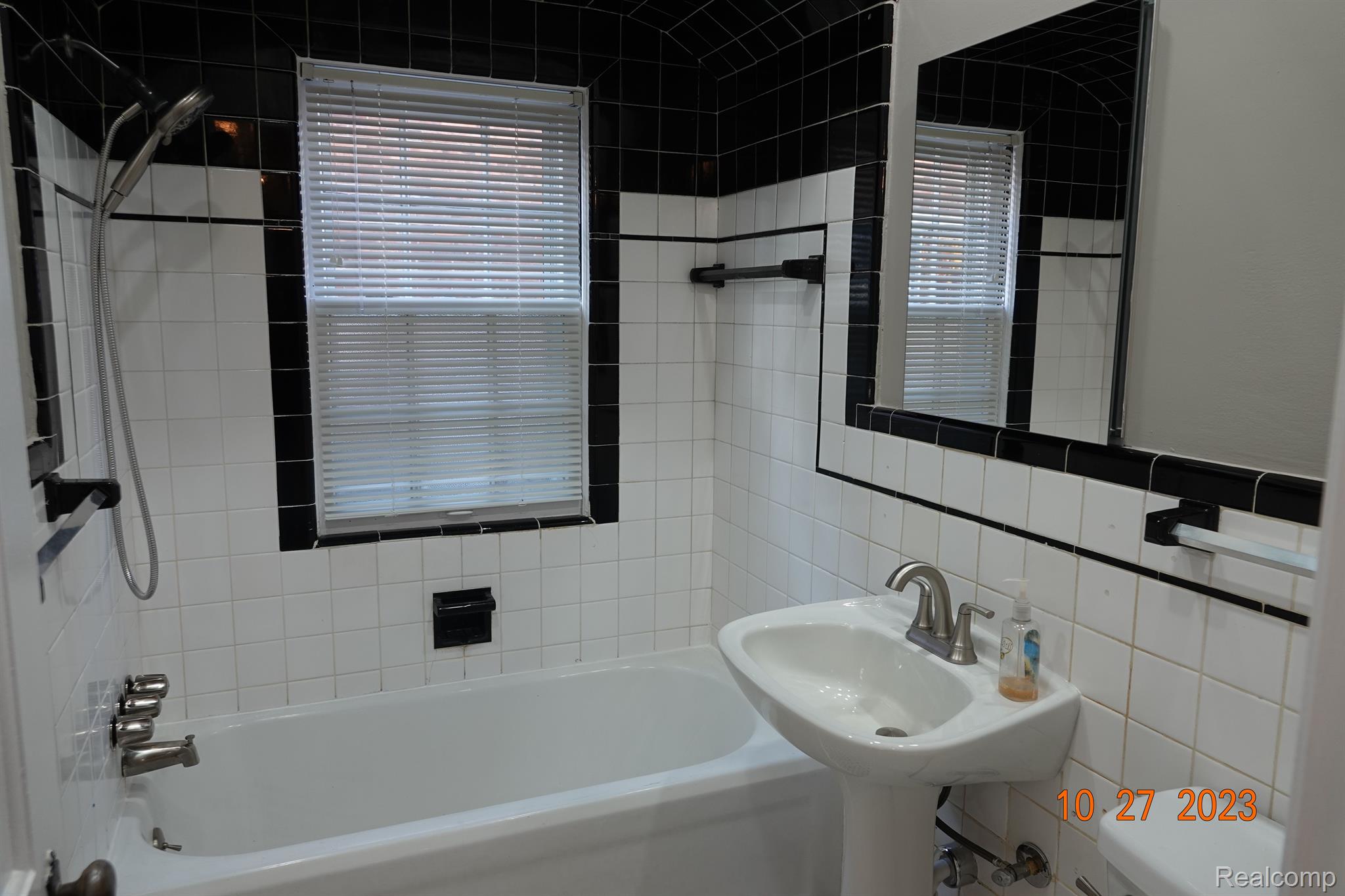 14609 Stahelin Road Detroit, MI 48223 - Photo 19 of 30 Gallery Image 19