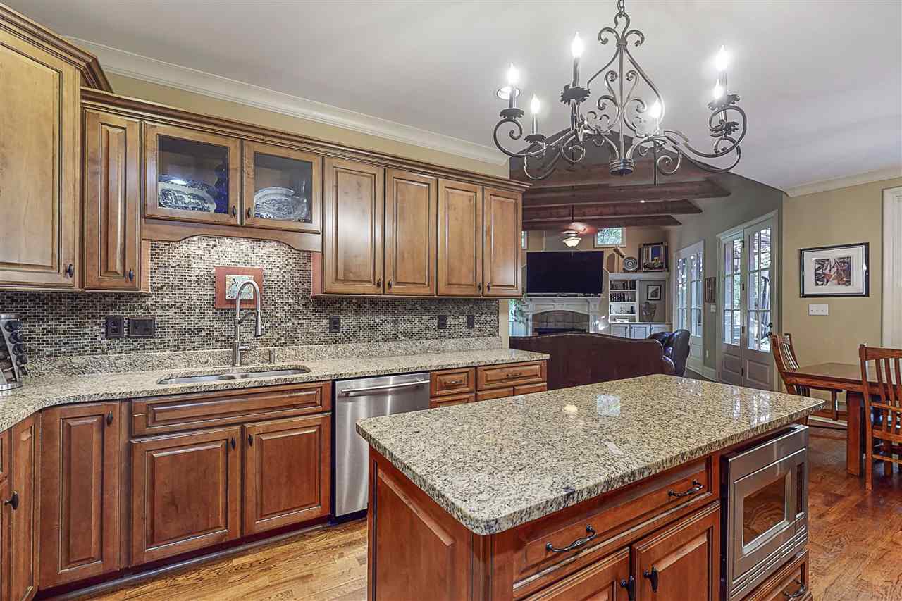 4585 Sequoia Road Memphis, TN 38117 - Photo 11 of 25
