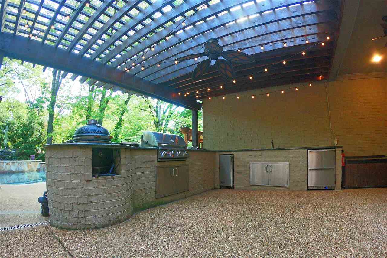 4585 Sequoia Road Memphis, TN 38117 - Photo 6 of 25