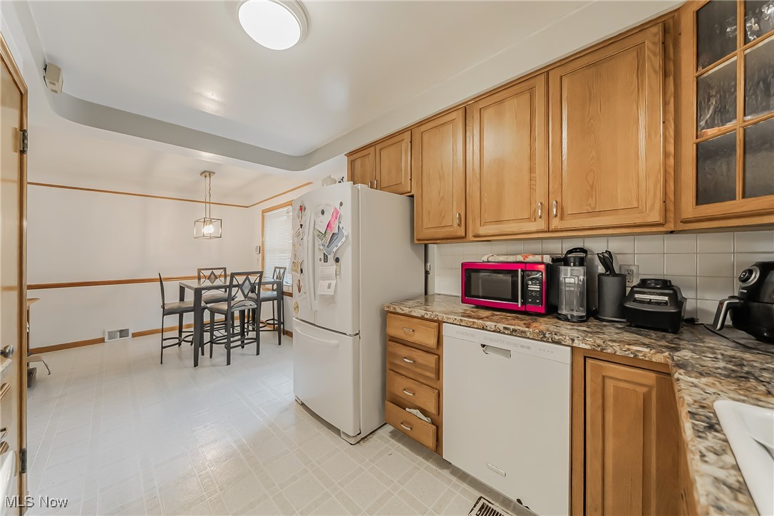 14204 Rockside Road Maple Heights, OH 44137 - Photo 18 of 49