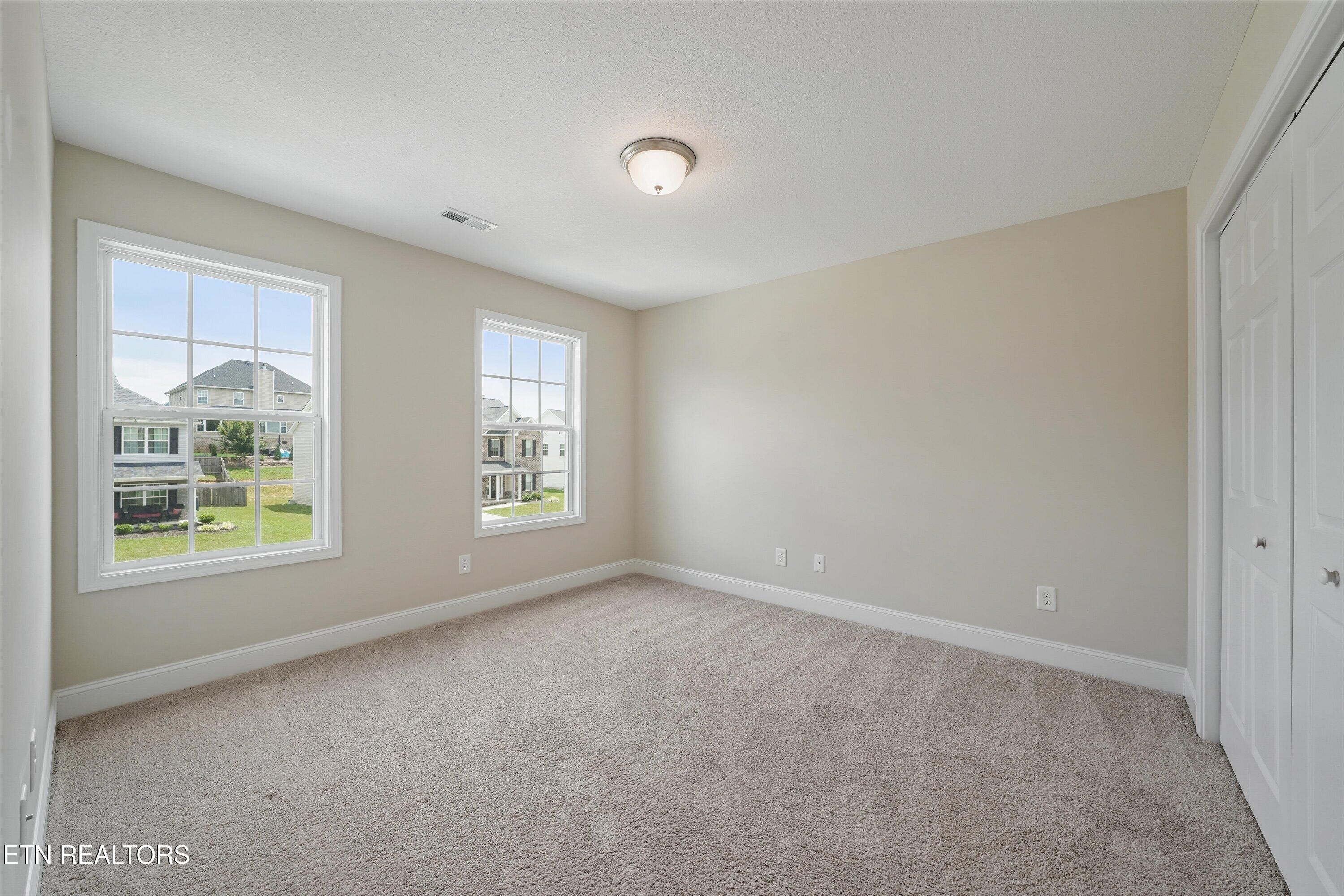 8217 Zenith Lane Powell, TN 37849 - Photo 27 of 44 27-8217 Zenith Ln 24