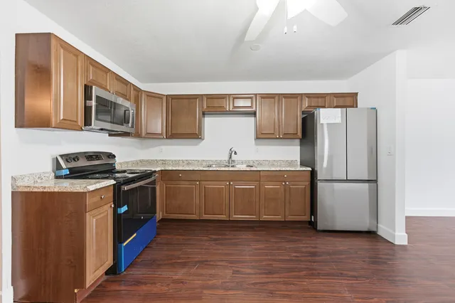 $2,000 | 3847 Roan Court East, West Palm Beach, FL 33403