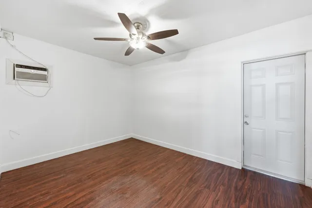 $2,000 | 3847 Roan Court East, West Palm Beach, FL 33403