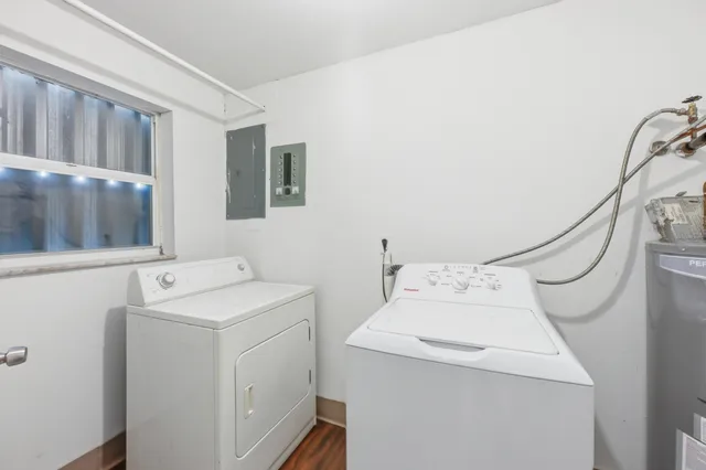 $2,000 | 3847 Roan Court East, West Palm Beach, FL 33403