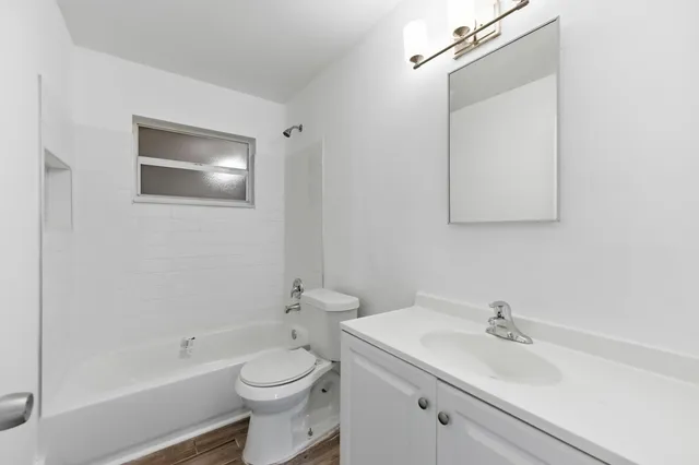 $2,000 | 3847 Roan Court East, West Palm Beach, FL 33403