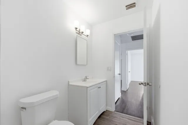 $2,000 | 3847 Roan Court East, West Palm Beach, FL 33403