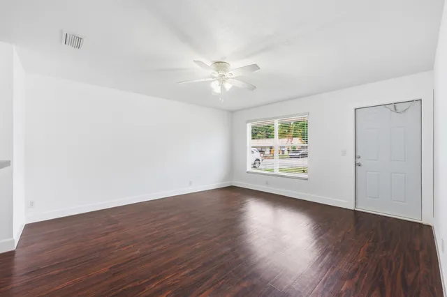 $2,000 | 3847 Roan Court East, West Palm Beach, FL 33403