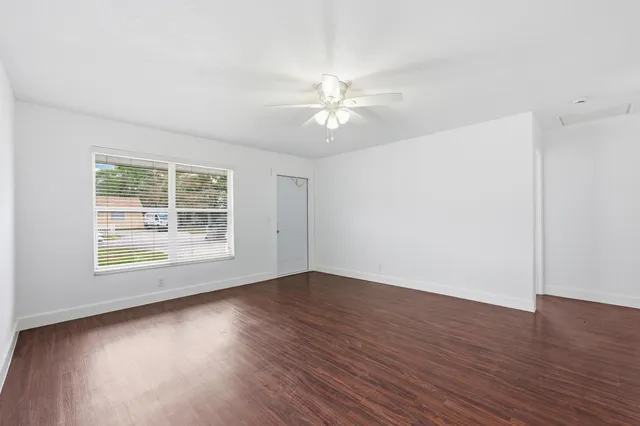 $2,000 | 3847 Roan Court East, West Palm Beach, FL 33403