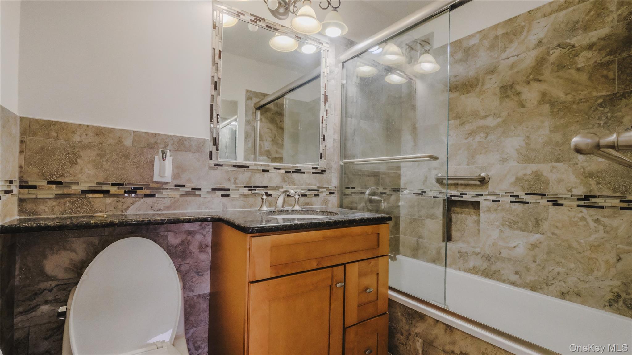 20 Canterbury Road, Unit 1P Great Neck, NY 11021 - Photo 15 of 28 Main Bathroom