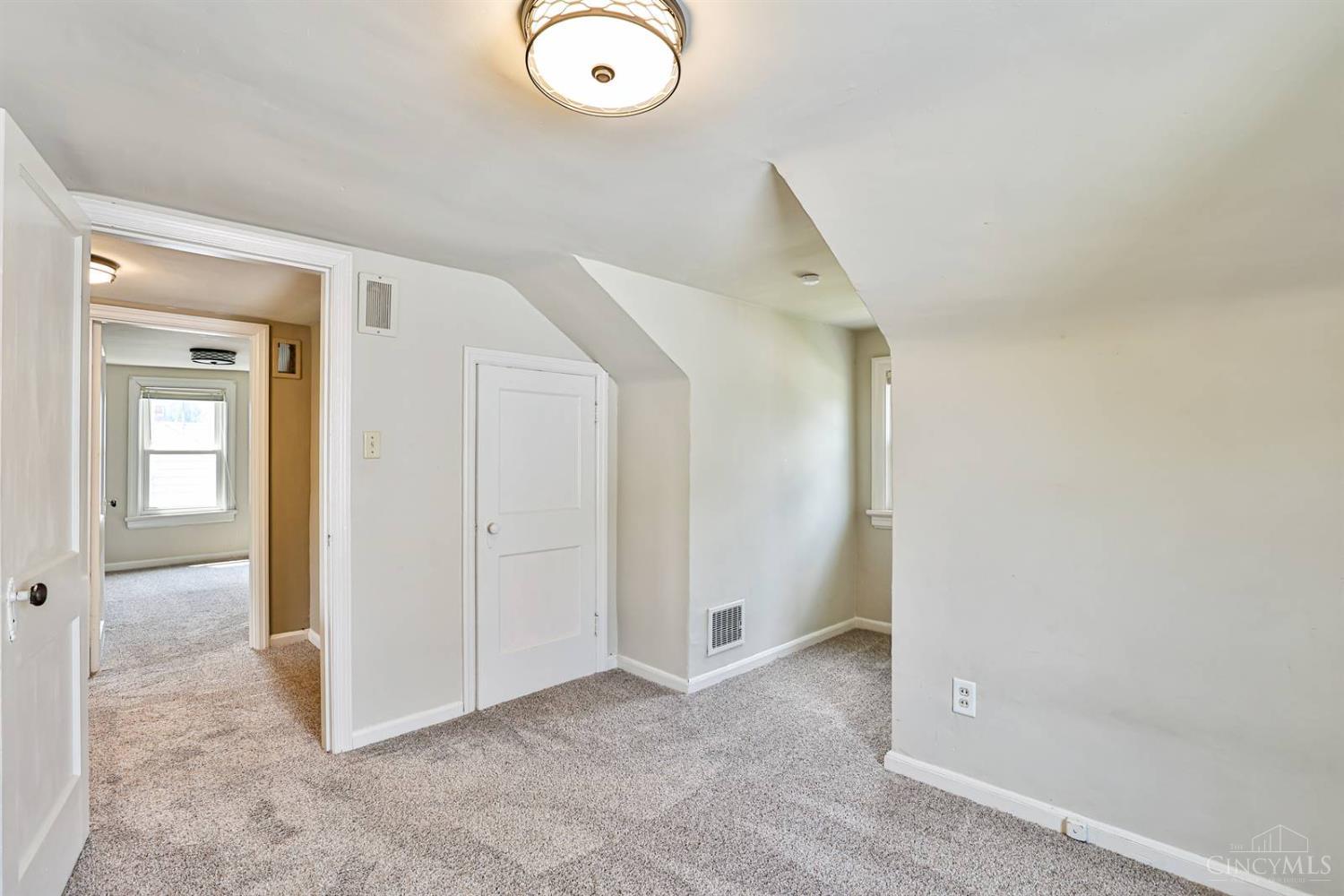 4633 Hunt Road Blue Ash, OH 45242 - Photo 21 of 32