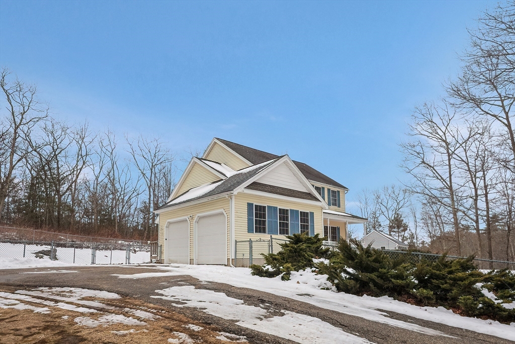 108 Fiskdale Road Brookfield, MA 01506 - Photo 5 of 36 Gallery Image 5