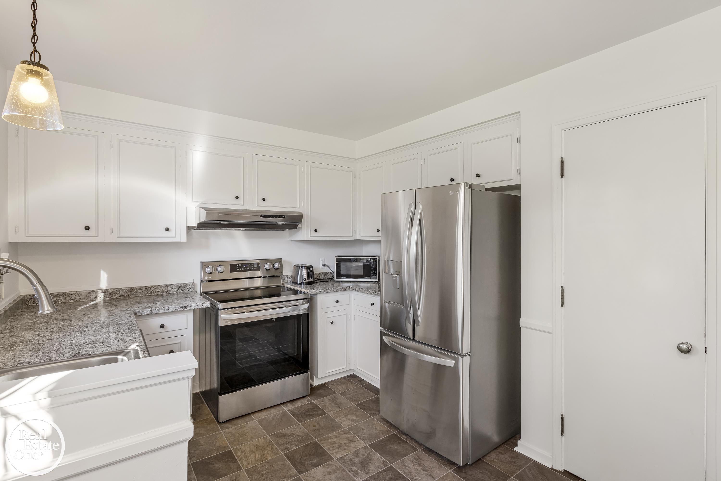 1487 North Renaud Road Grosse Pointe, MI 48236 - Photo 16 of 42 50157942-9be2aa35-8973-4c13-b74b-cb243204b993.JPG