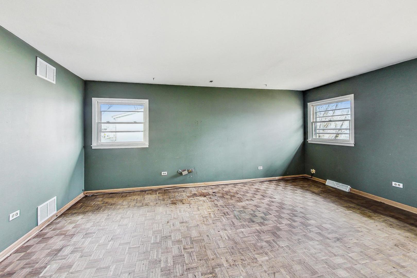 771 Ridge Road Highland Park, IL 60035 - Photo 24 of 54 a view of an empty room with a window