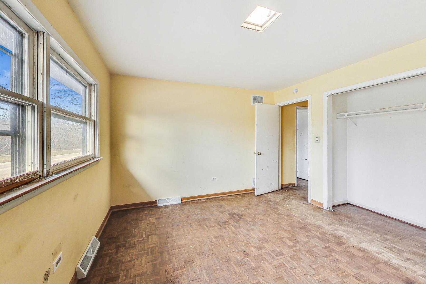 771 Ridge Road Highland Park, IL 60035 - Photo 33 of 54 a view of an empty room with a window