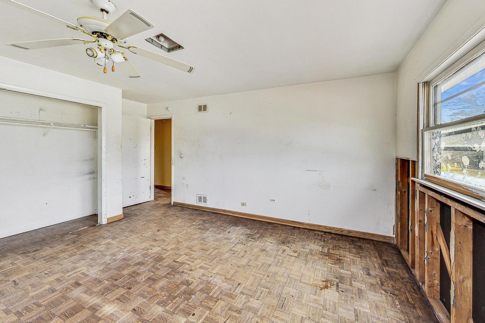 771 Ridge Road Highland Park, IL 60035 - Photo 36 of 54 a view of an empty room