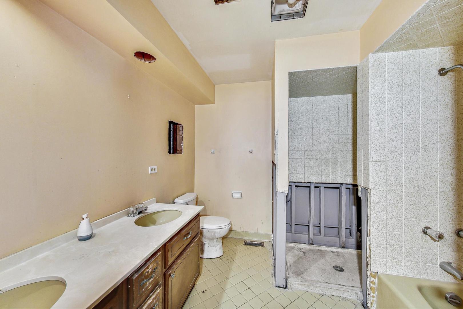 771 Ridge Road Highland Park, IL 60035 - Photo 37 of 54 a bathroom with a granite countertop sink and a mirror