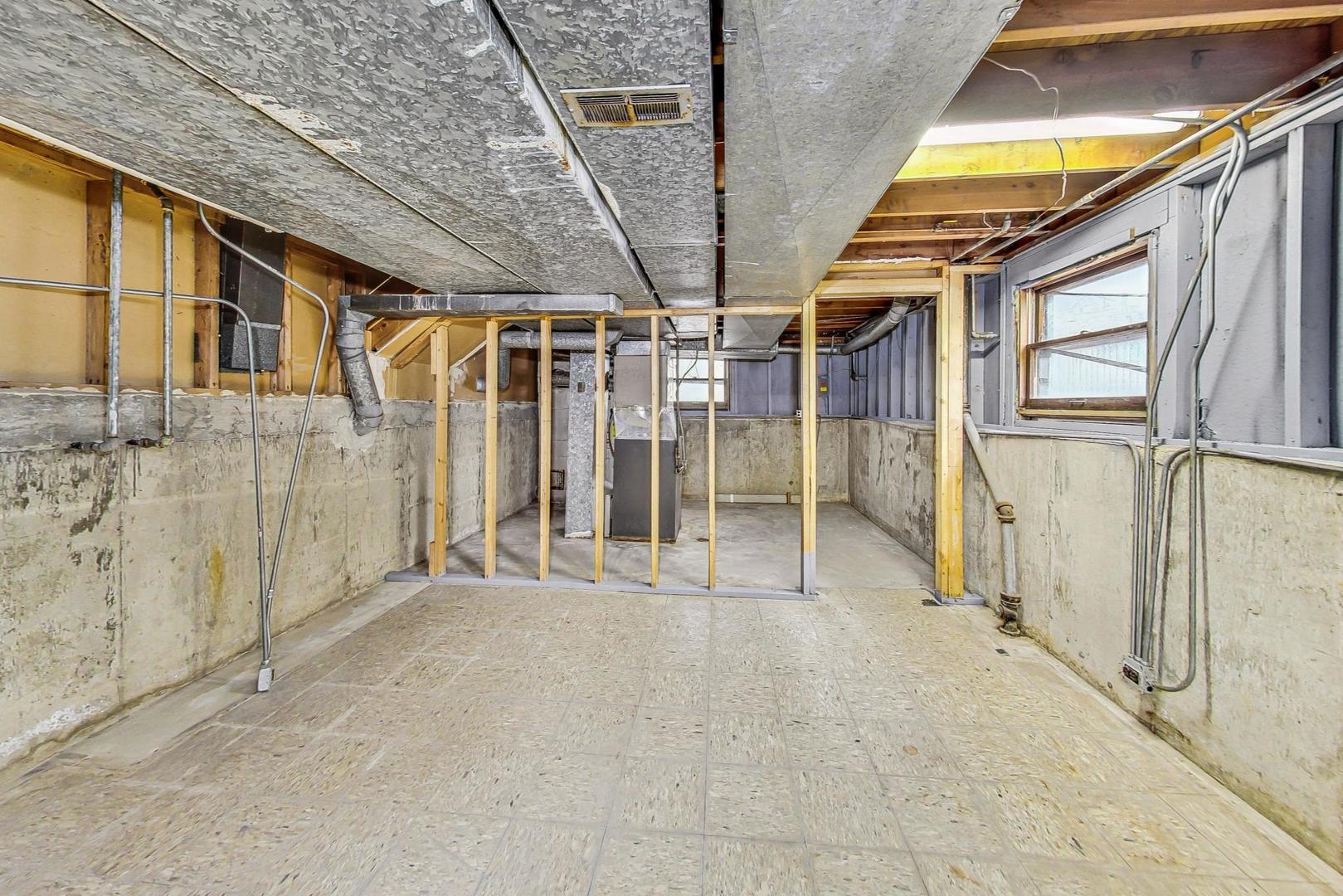 771 Ridge Road Highland Park, IL 60035 - Photo 41 of 54 a view of an empty room