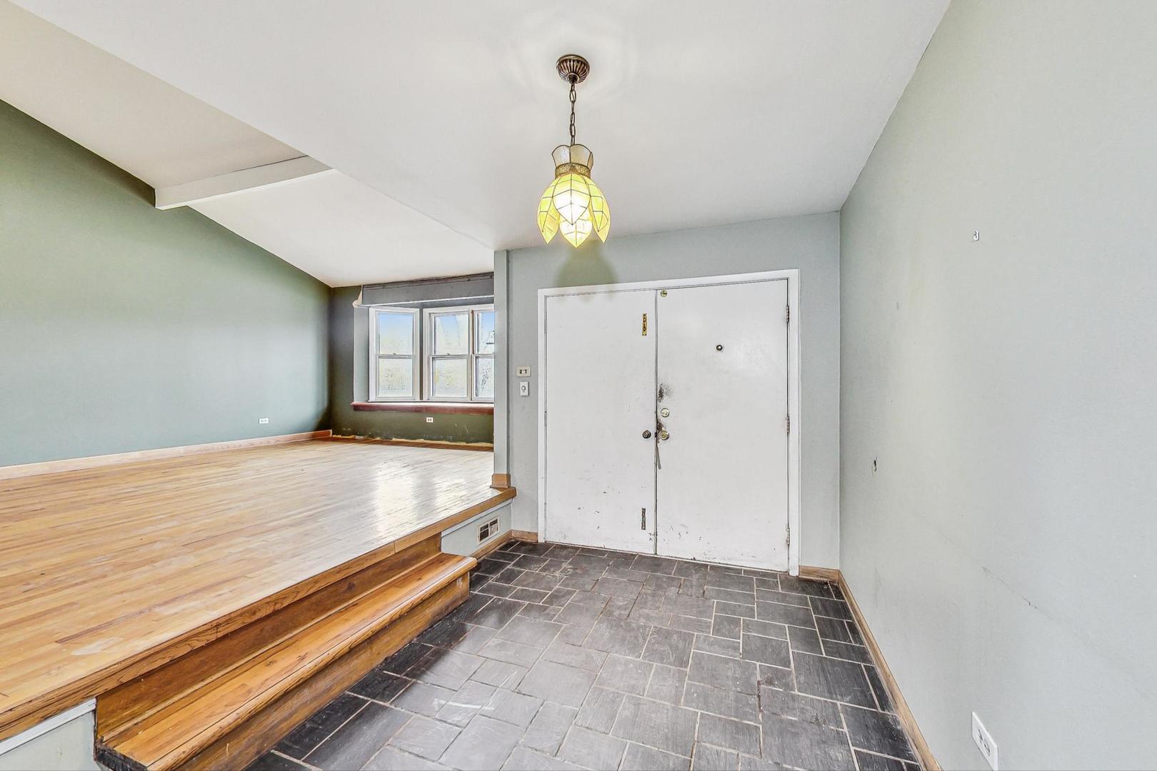 771 Ridge Road Highland Park, IL 60035 - Photo 6 of 54 a view of an empty room