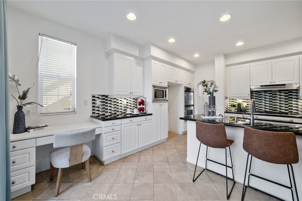 661 East Lavender Way Azusa, CA 91702 - Photo 18 of 48