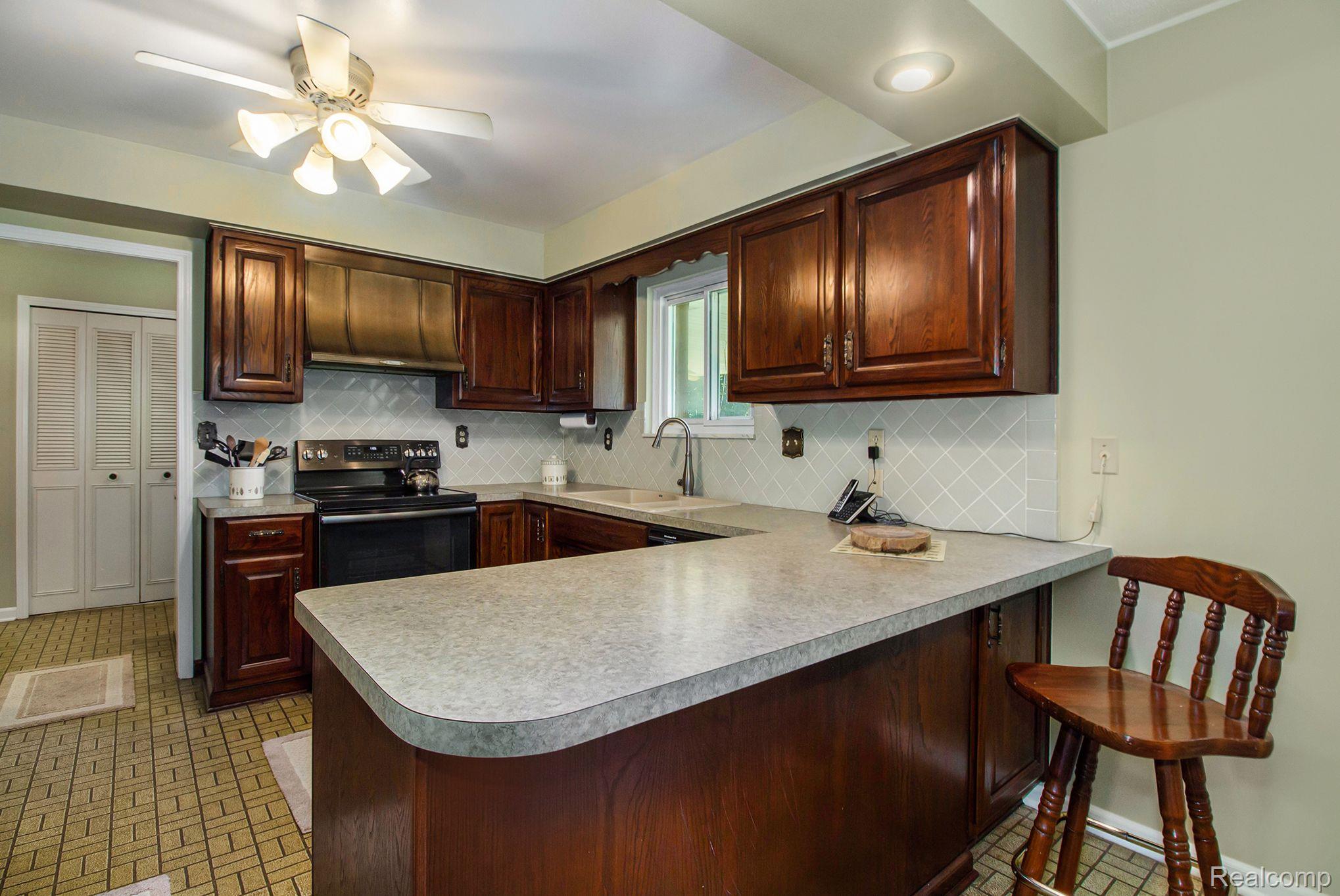 2320 Beck Road Howell, MI 48843 - Photo 6 of 37 Gallery Image 6