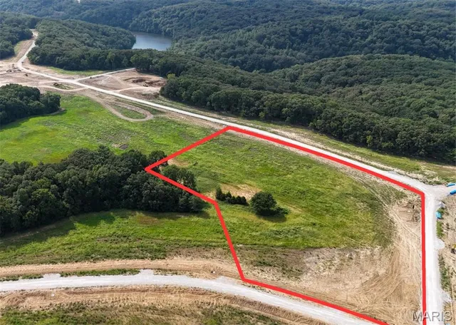 $300,000 | 404 Stones Throw Court, Defiance, MO 63341