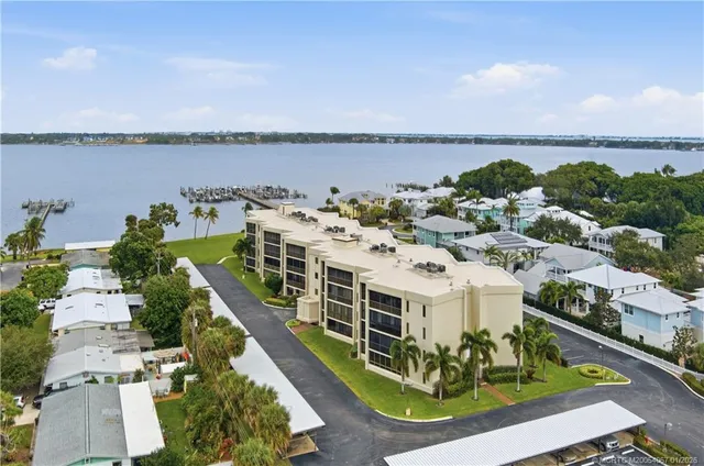 $495,000 | 150 Southeast Four Winds Drive, Unit B208, Stuart, FL 34996